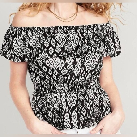Old Navy Black and White Ruffled Flutter Sleeve Blouse - Picture 1 of 12